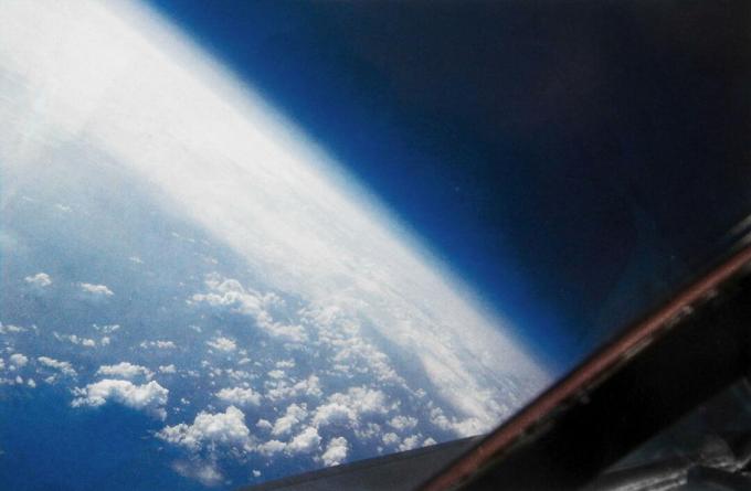 Widok z wnętrza SR-71 na wysokości 73 000 stóp