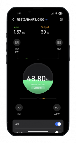EcoFlow iPhone-ის აპლიკაცია აჩვენებს, თუ რამდენი ენერგია შედის და გამოდის Delta 2 Max-ში.