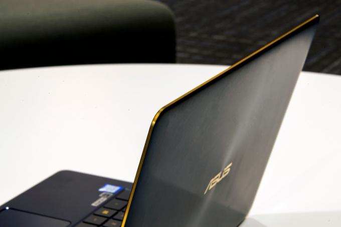 asus zenbook 3 deluxe ux490ua apžvalga ux490u screenedgetrim2