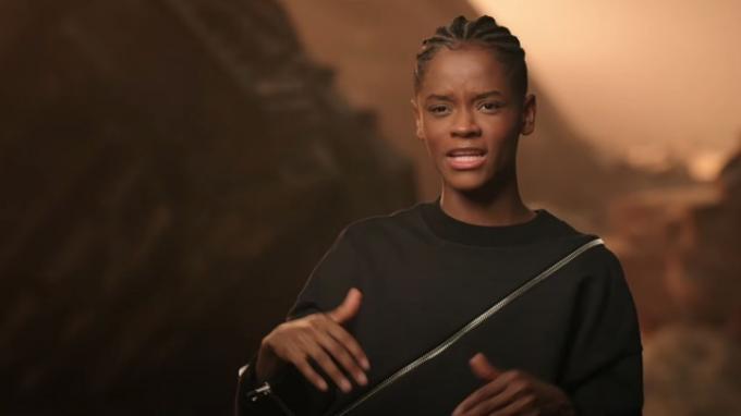 Letitia Wright i en featurette for Black Panther: Wakanda Forever.