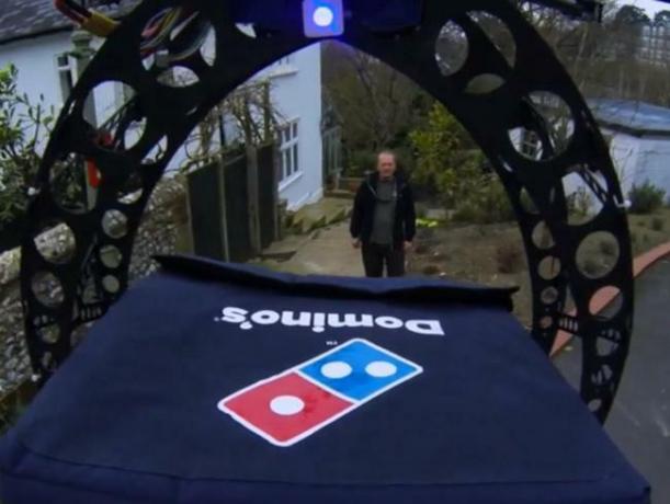 безпілотний домікоптер доставляє піцу