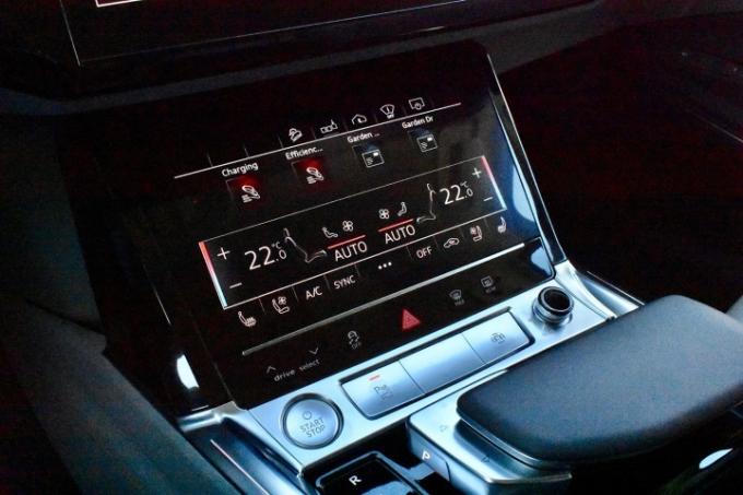 Configurações de aquecimento e assento do Audi E-Tron Electric SUV