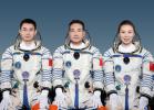 Astronot Tiongkok kembali ke Bumi setelah misi enam bulan