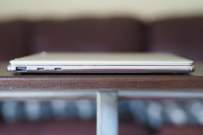 Zu den Konnektivitätsfunktionen des Lenovo Yoga 9i gehören ein USB-A 3.2 Gen 2-Anschluss, ein USB-C 3.2 Gen 2-Anschluss, zwei USB-C 4-Anschlüsse mit Thunderbolt 4-Unterstützung und eine 3,5-mm-Audiobuchse.