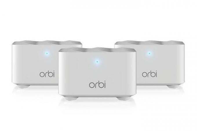 Slika proizvoda Netgear Orbi RBK13 mesh Wi-Fi router sustava.