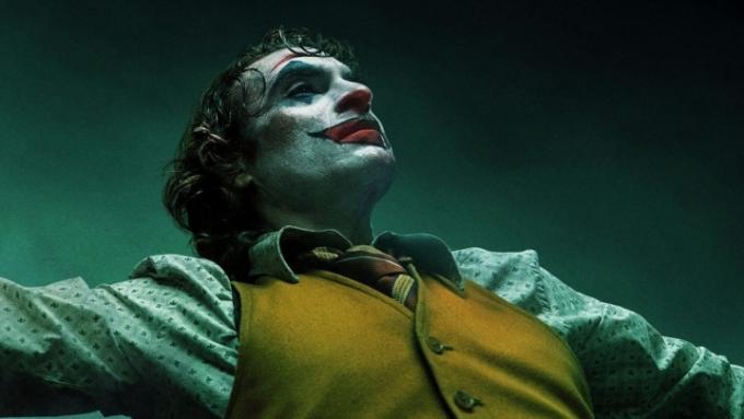 Joaquin Phoenix en maquillage de clown en tant que Joker dans le film de 2019.