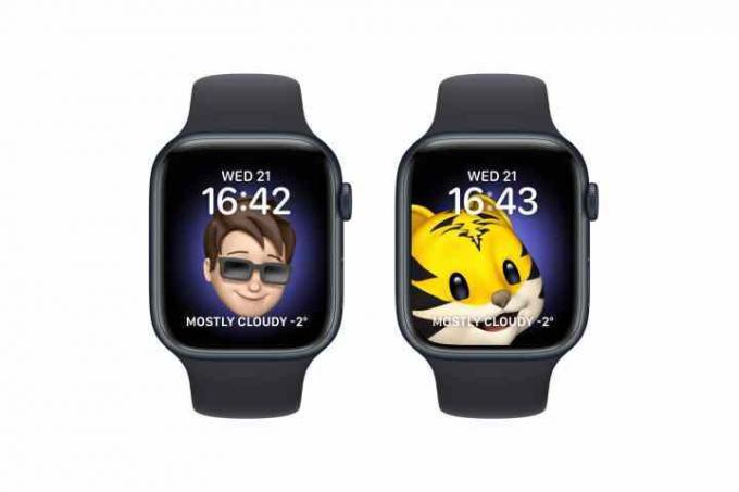 Három Apple Watch Memoji óralappal.