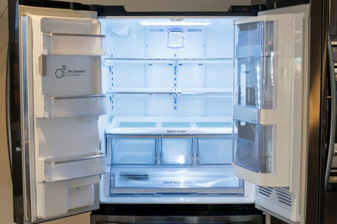 LG Instaview冷蔵庫2017のドアが開きます