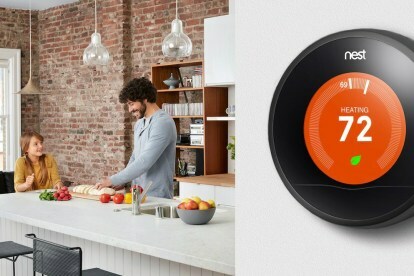 Nest Learning Thermostat postavljen na ugao zida pored kuhinje.