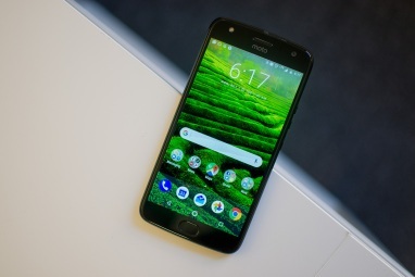 Moto X4 Android One recension full vinkel