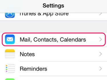 Avaa Mail, Contacts, Calendars Asetukset-valikosta.
