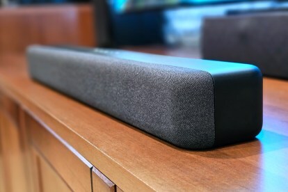 Amazon Fire TV Soundbar изглед отдясно.