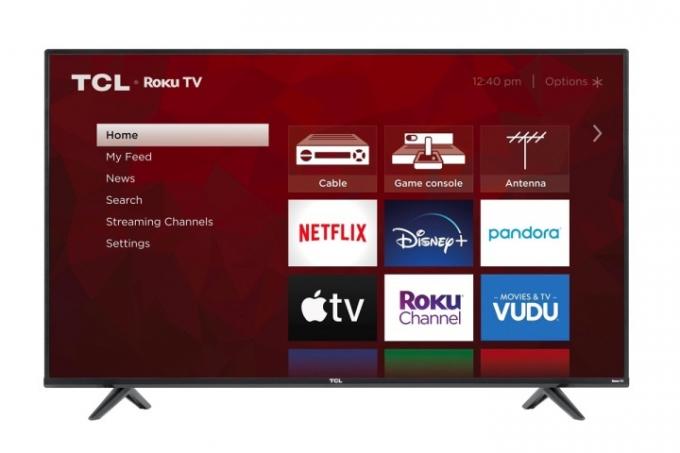 Der 50-Zoll-TCL-4K-Fernseher mit der Roku-TV-Plattform auf dem Bildschirm,