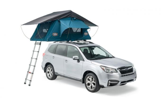 Thule jumta telts virs Subaru Forester.