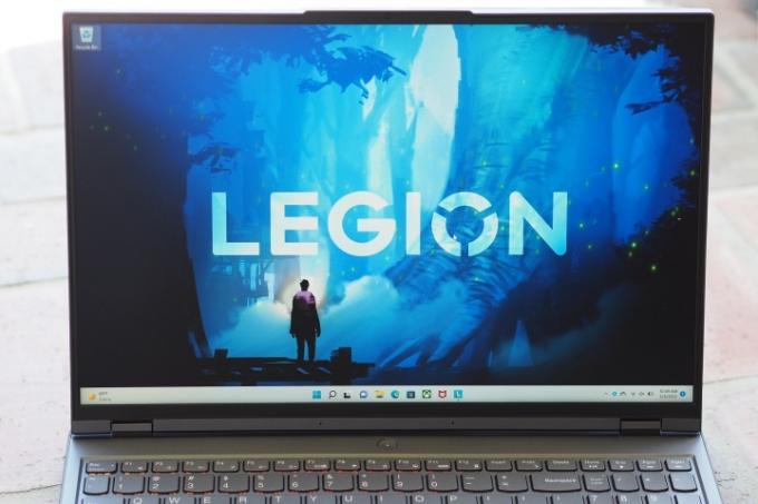 Pievērsiet uzmanību Lenovo Legion 5i Pro displejam.