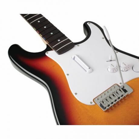 MadCatz Replica Stratocaster ģitāras kontrolieris (detalizēta informācija)