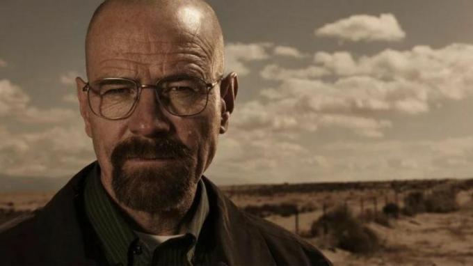 Walter White patrzący w kamerę w Breaking Bad.