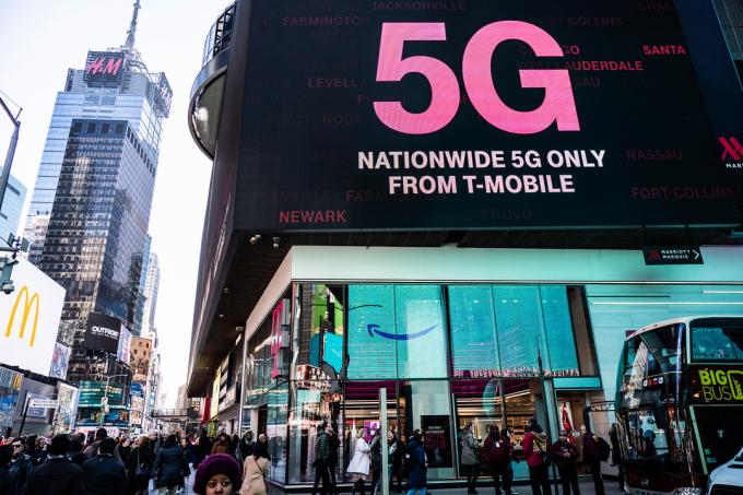 Διαφήμιση δικτύου T-Mobile 5G σε εθνικό επίπεδο.