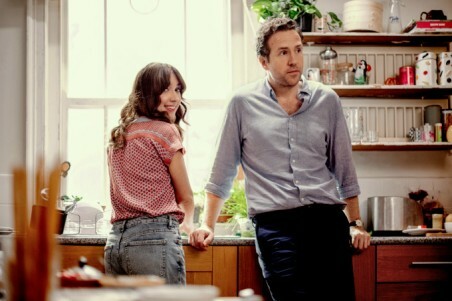 Rafe Spall e Esther Smith em Tentando