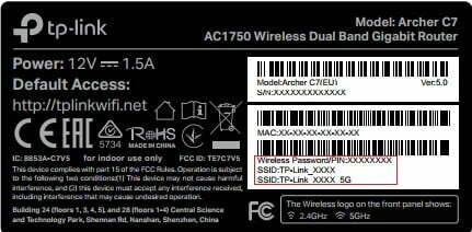 Text auf der Rückseite eines Routers mit der Zugangswebsite und dem Standardkennwort.