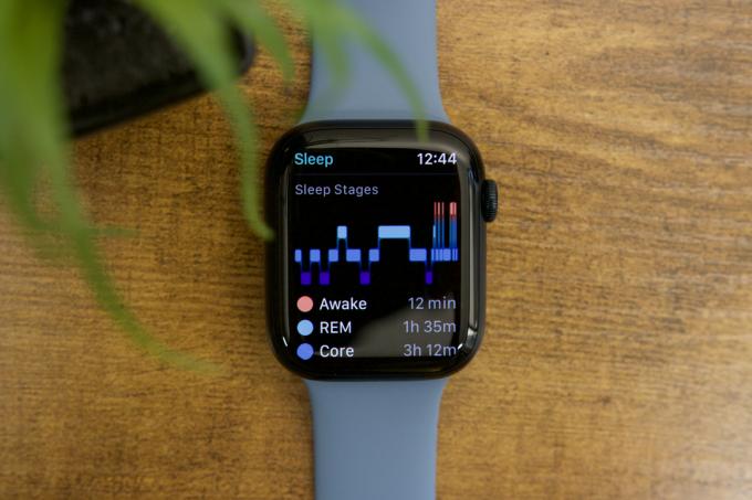 Apple Watch Series 8 показва резултати от проследяване на съня.