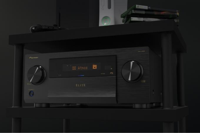 Pioneer LSX-LX805 na stojanu.