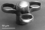 Fidget Spinner ที่เล็กที่สุดในโลกมีขนาดเล็กกว่าความกว้างของเส้นผมมนุษย์