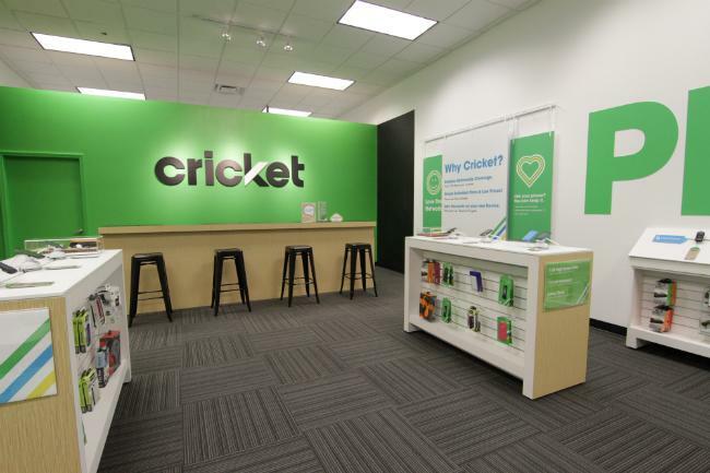 Интериор на магазин Cricket Wireless.