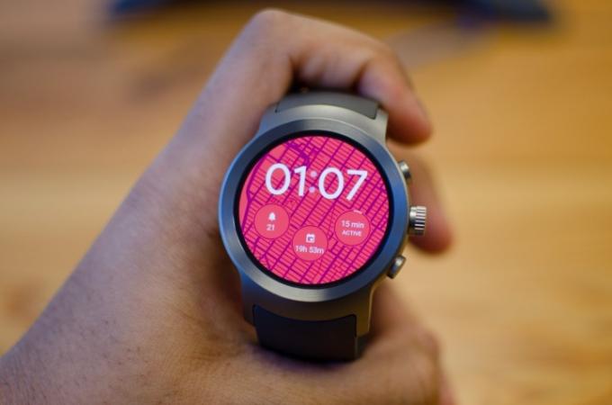 Android または iOS スマートフォンで Google の Wear OS を使用する方法