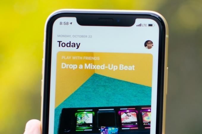 iPhone XR вырез.