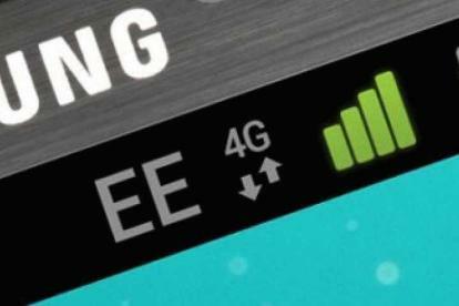 omrežje v Združenem kraljestvu vznemirja revne ljudi, uvaja čakalne vrste na telefonski številki za pomoč ee 4g phone