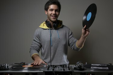 Заснет във Великобритания, DJ