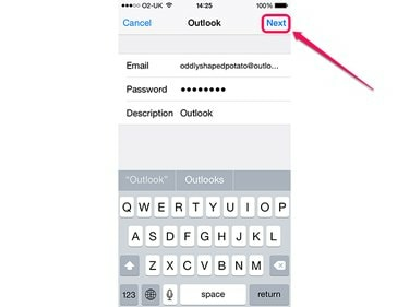 Добавление учетной записи Outlook.com на iPhone.