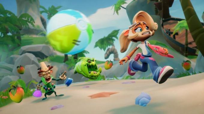 Coco s'enfuit d'un ballon de plage dans Crash Team Rumble.