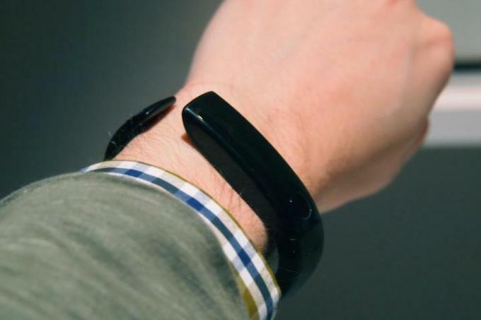 LG Fitness-Tracker am Handgelenk ohne Display