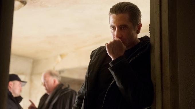 Jake Gyllenhaal arată gânditor în filmul Prizonieri